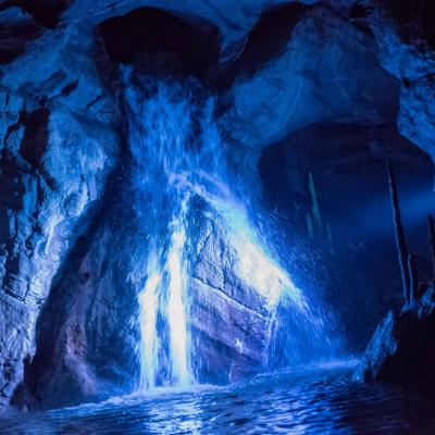 Sous terre aux Grottes de Neptune